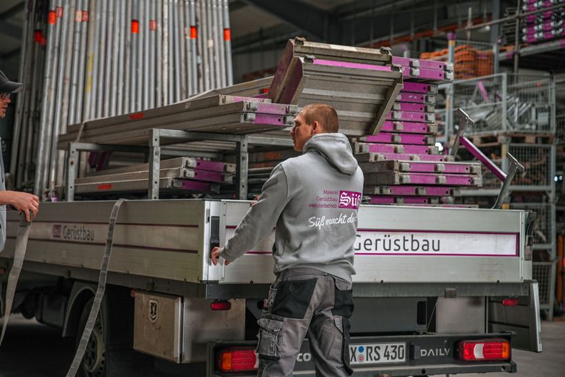Verladung von Gerüstmaterial