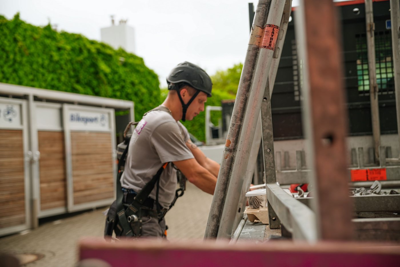 Gerüstbau-Team von Süß bei der Arbeit am Gerüst
